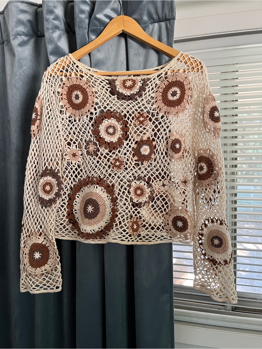 Vintage Crochet Knit Floral Top Newport News Cream Brown Boho Cottage 90s Y2K